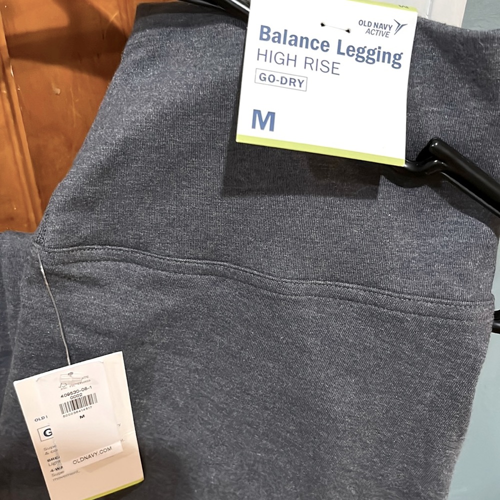 Old navy high rise balance legging M. New with tag on